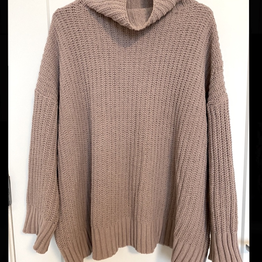 ✨AE Cable Turtleneck Sweater✨